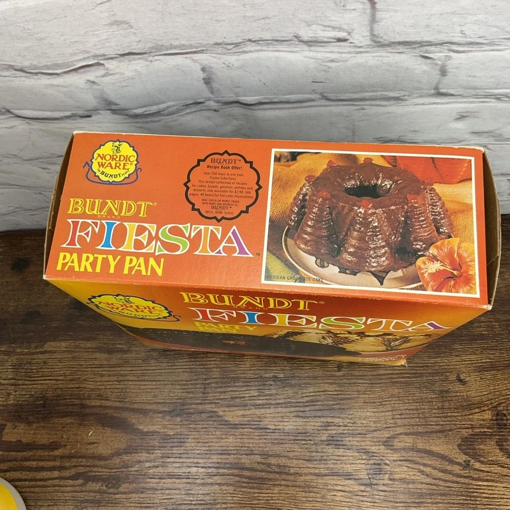 New Vintage Nordic Ware Bundt Fiesta Party Pan Cast Aluminum Brown